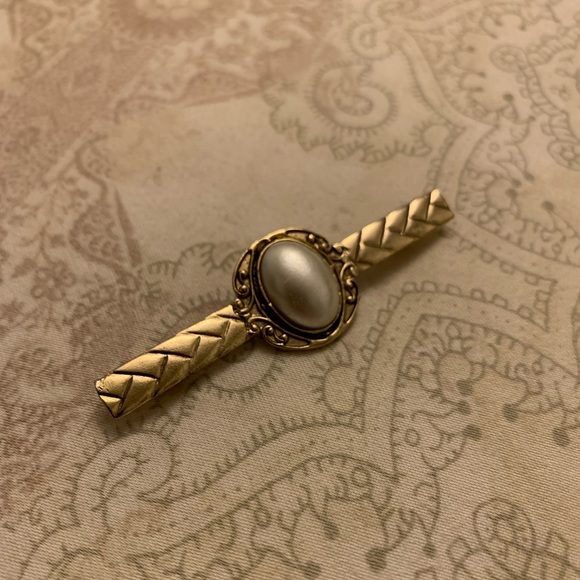 Vintage Faux Pearl Brooch - Picture 2 of 3